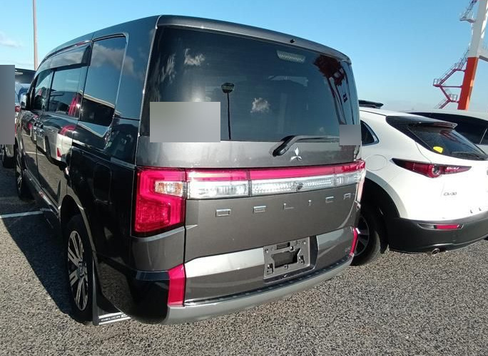 Та же Delica D5 · задний ракурс из переписки по заказу · сообщение от 10 декабря 2025