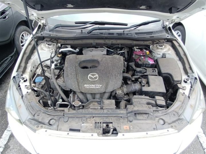 Моторный отсек Mazda Axela