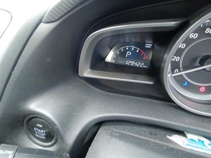 Одометр Mazda Axela с показанием 129 422 километра